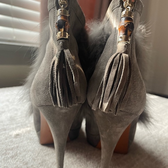 GUCCI BOOTS WITH THE FUR!!! 😍🔥 Grey suede ankle boot. - Picture 3 of 6